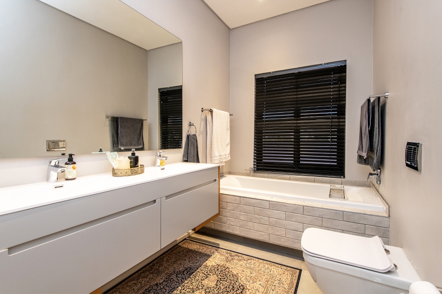 4 Bedroom Property for Sale in Val De Vie Estate Western Cape